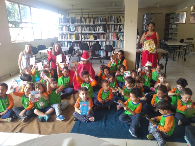 Papai Noel literário chega à Biblioteca