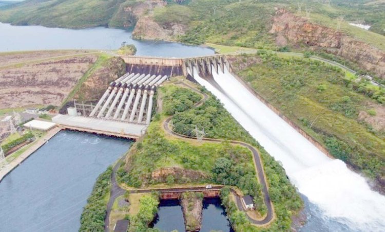 Furnas abre comportas e empresários e turistas temem esvaziamento do lago