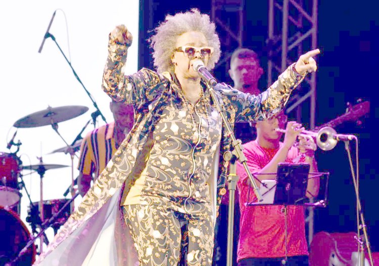 Sandra de Sá fará show em Formiga na próxima sexta