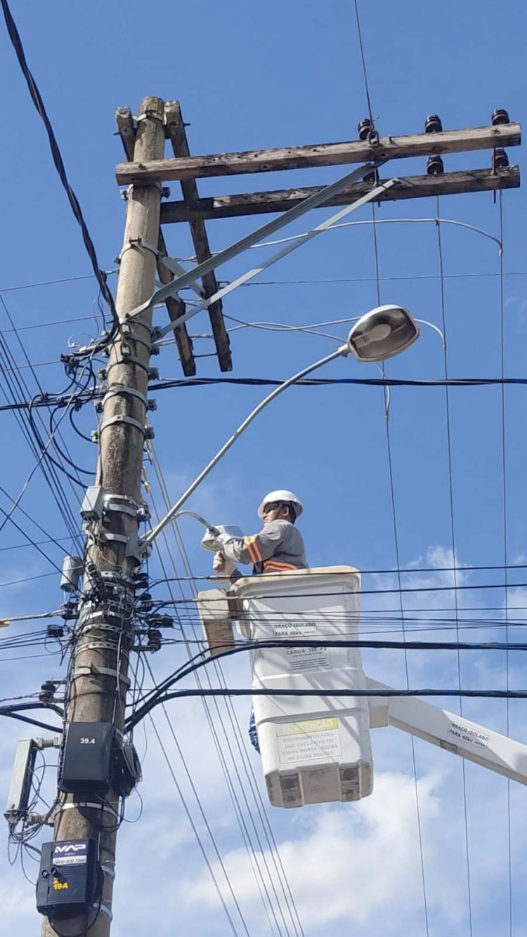 Mangabeiras e Souza e Silva recebem luminárias de LED