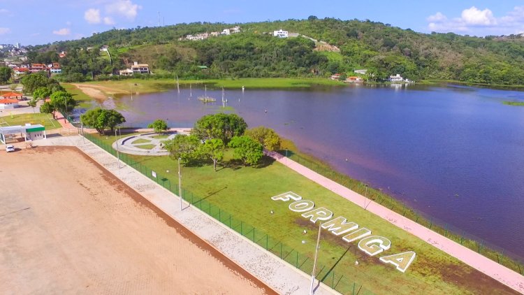 Praia Popular começa a receber iluminação em LED