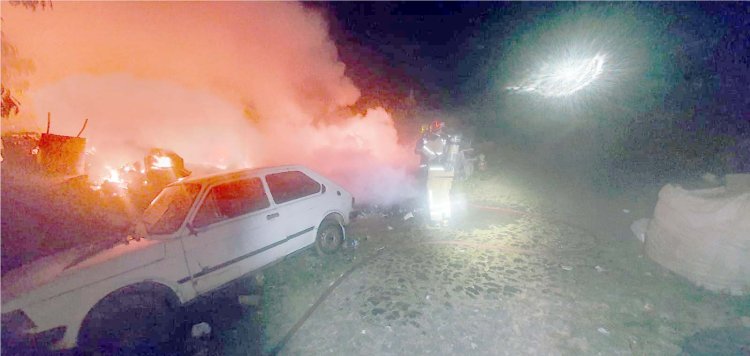 Incêndio em lote vago mobiliza Corpo de Bombeiros