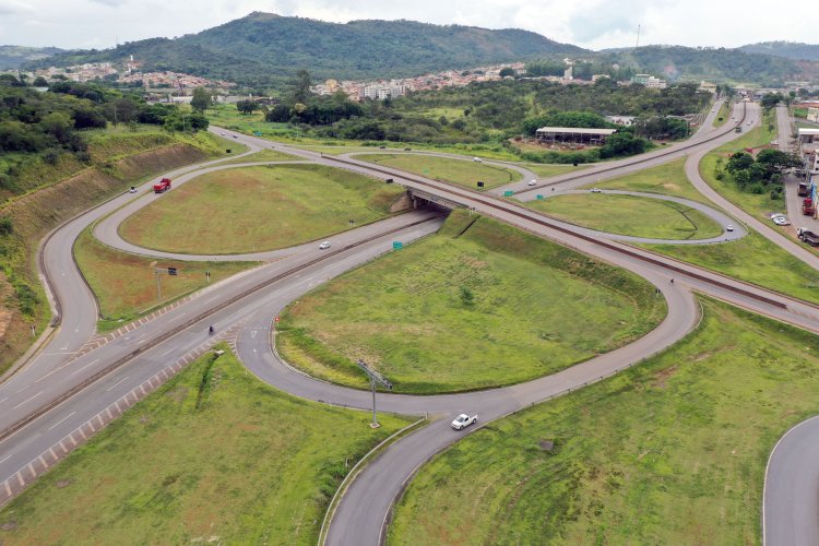 Feriado de Tiradentes: Mais de 170 mil veículos devem passar pelo Sistema MG-050