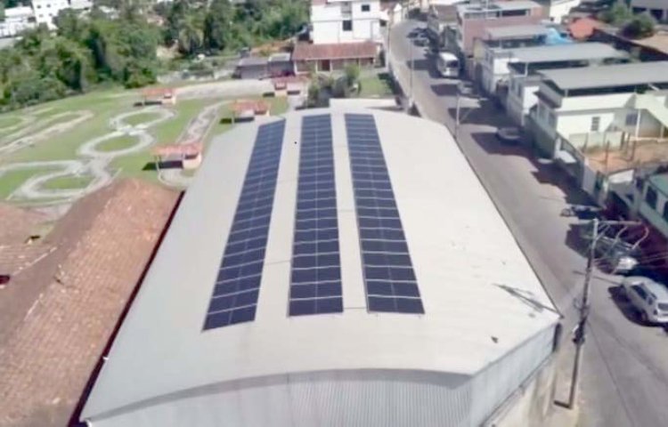 Prefeitura instala placas solares em escolas de Formiga