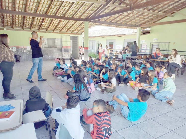 Cras e Creas promovem debate com alunos de escolas municipais