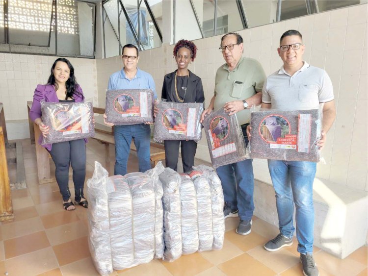 Câmara recebe cobertores da AB Nascentes e doa ao asilo
