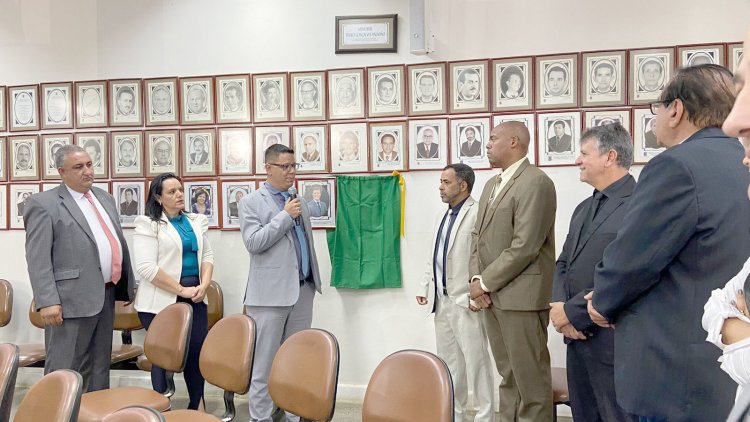 Marcelo Fernandes passa a compor galeria de ex-presidentes da Câmara
