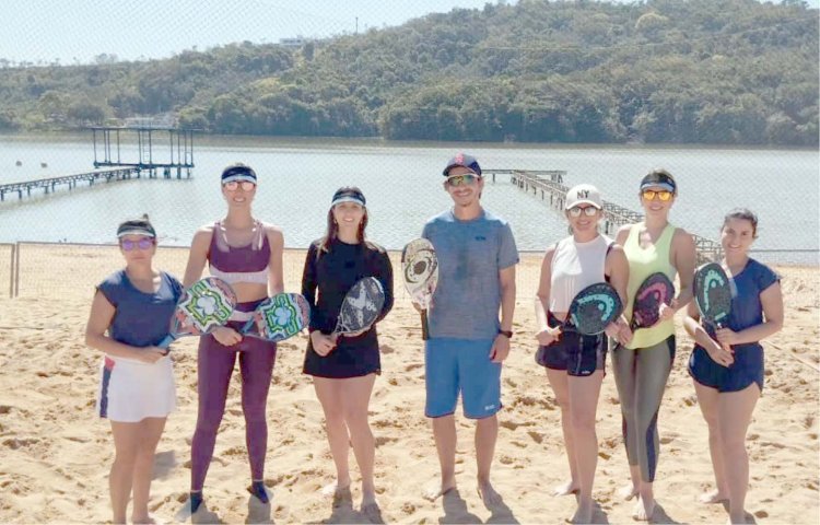 Clínica de beach tennis teve 72 participantes no Country