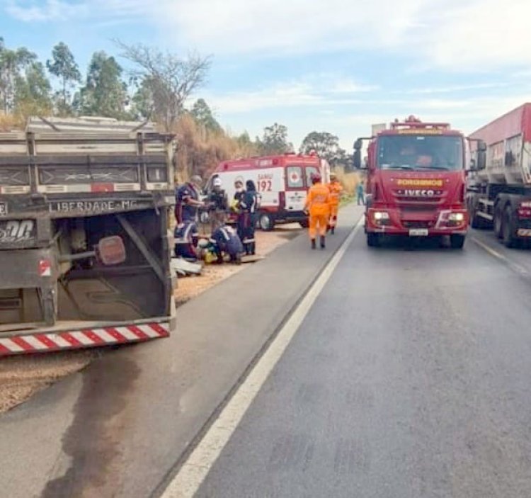 Candeias: Engavetamento de caminhões deixa uma pessoa ferida na BR-354