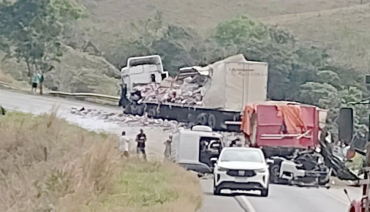 Bambuí: Caminhões carregados com café e leite  se envolvem em acidente na BR-354