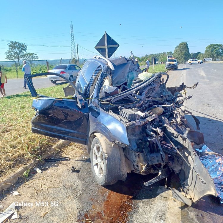 Carreta de Formiga se envolve em acidente em Arcos: um óbito