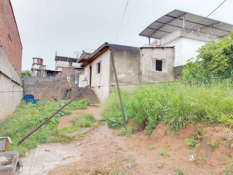 Incêndio destrói casa no Mangabeiras