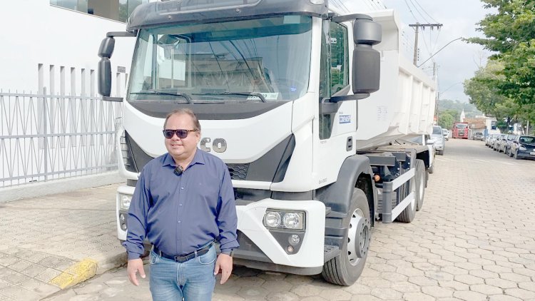 Pains: Município recebe novo caminhão Iveco