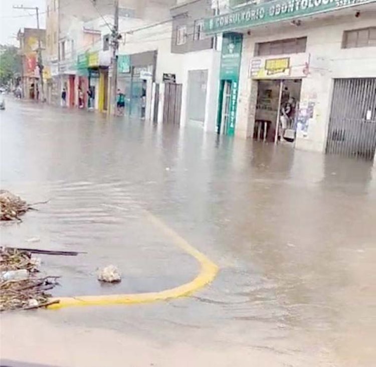 Mais chuvas alagaram parte de Formiga nesta segunda-feira