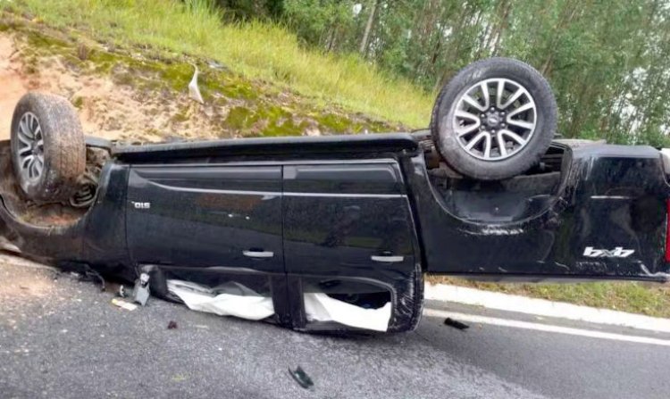 Capotamento na 050, entre Formiga  e Divinópolis, deixa 4 feridos