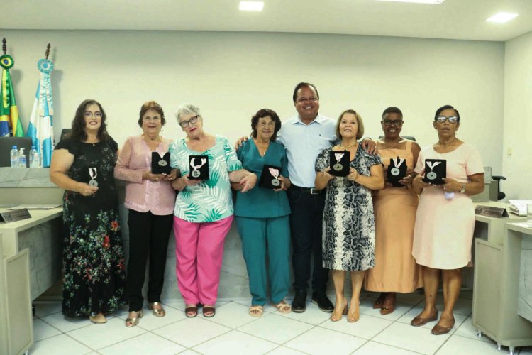 Pains: Prefeito participa de solenidade na Câmara em homenagem ao Dia da Mulher