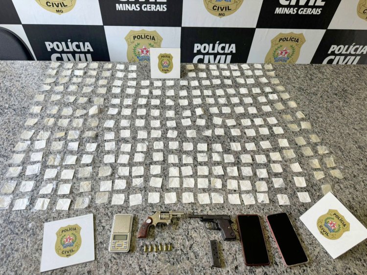 Polícia Civil apreende 250 papelotes de cocaína e armas em Formiga