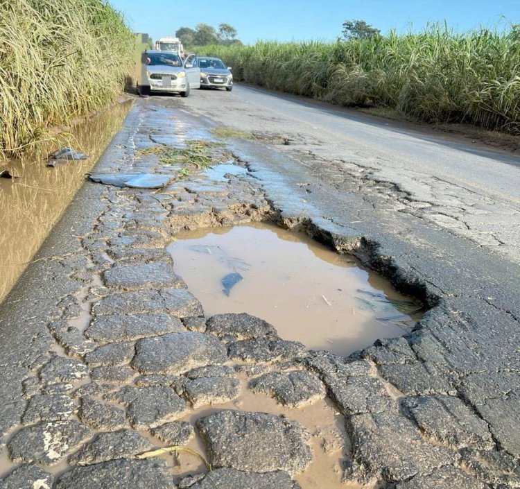 Usuários da BR-354 reclamam de trecho entre Formiga e Arcos