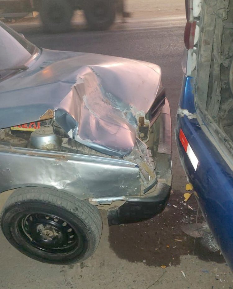 Carro se choca contra ônibus na BR-354