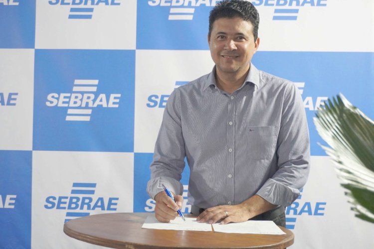 Prefeito assina manifesto TEIA durante inauguração de agência do Sebrae