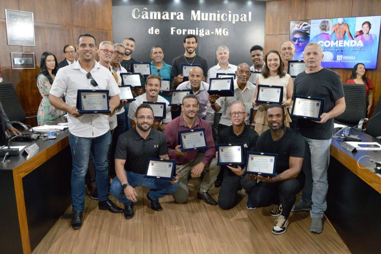 Câmara homenageia atletas e ex-atletas com a Comenda Henrique Frade