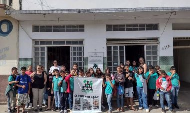 Rede do Bem recebe doação de livros de escola municipal