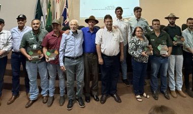 Produtores destaque do ATeG são premiados na Fenamilho