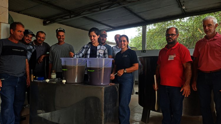 Córrego Fundo: Produtores participam de curso de fabricação de cachaça