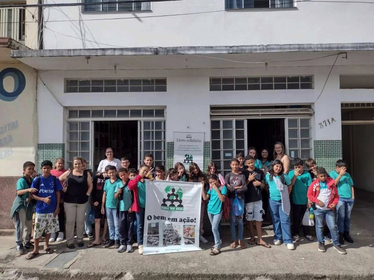 Rede do Bem recebe doação de livros de escola municipal