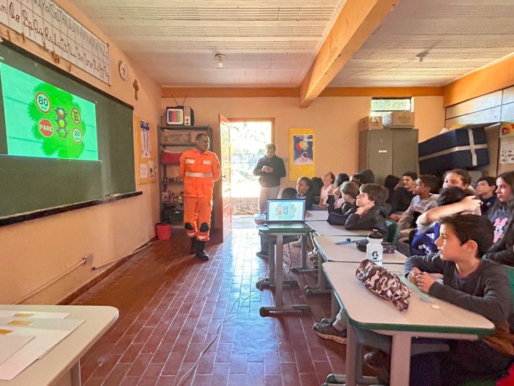 Escola Municipal de Albertos recebe projeto ‘Bombeiros nas Escolas’