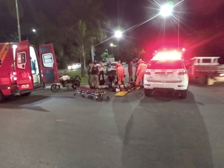 Colisão entre motos é registrada na rotatória da rodoviária